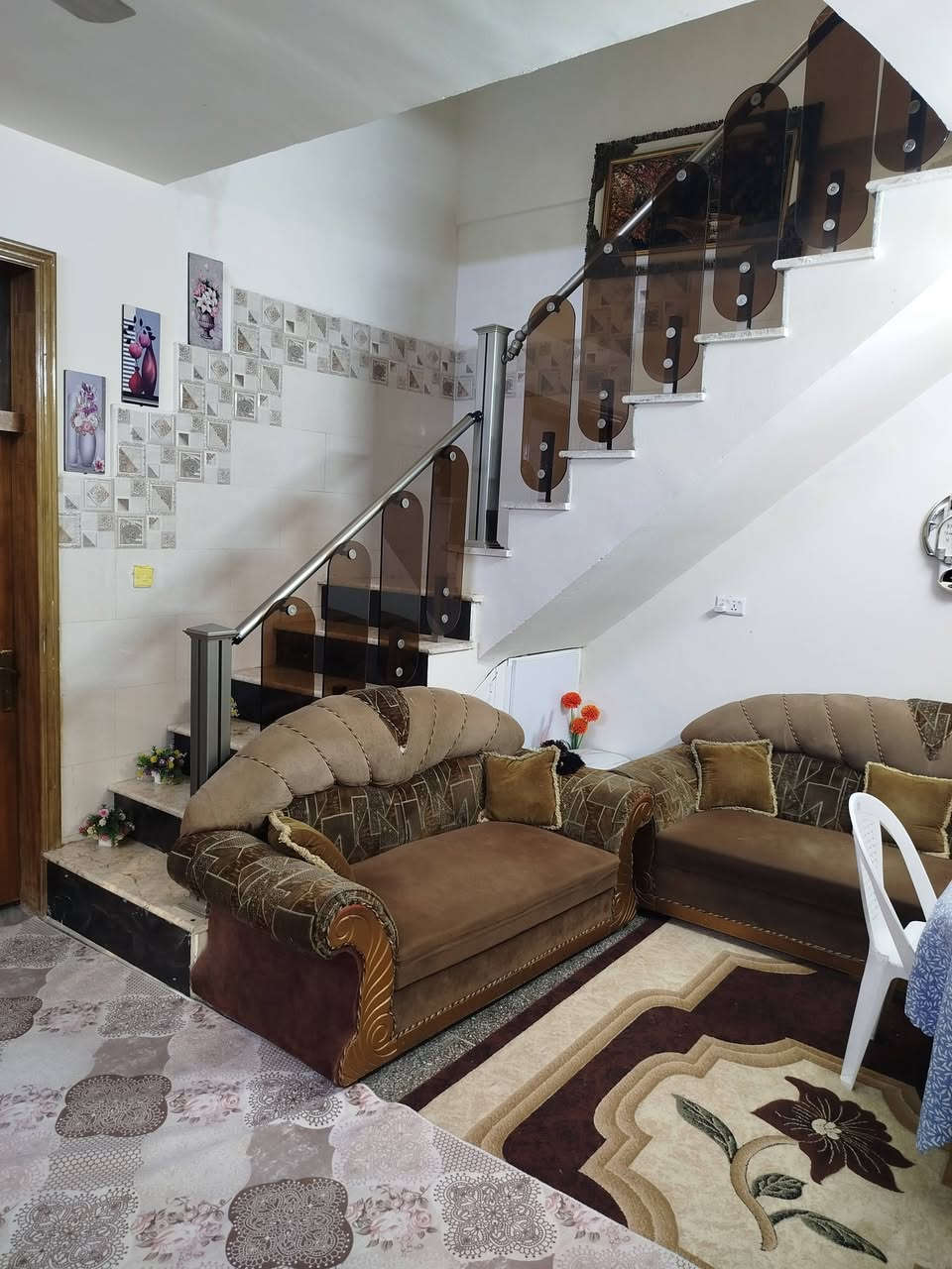 السلام عليكم
دار للبيع عنوان أربع شوارع زراعي علي مكلف خلف أزياء عبود المساحة 170 متر يحتوي على 6 غرف نوم الطابق الأول غرفتين نوم وصاله ومطبخ واستقبال الطابق الثاني 4 غرف نوم الدرج طابقين مرمر محجرات المنيوم حديثه جام الفرع كامل مجاري وتبليط . للاستفسار اكثر رقم صاحب الدار ***********
