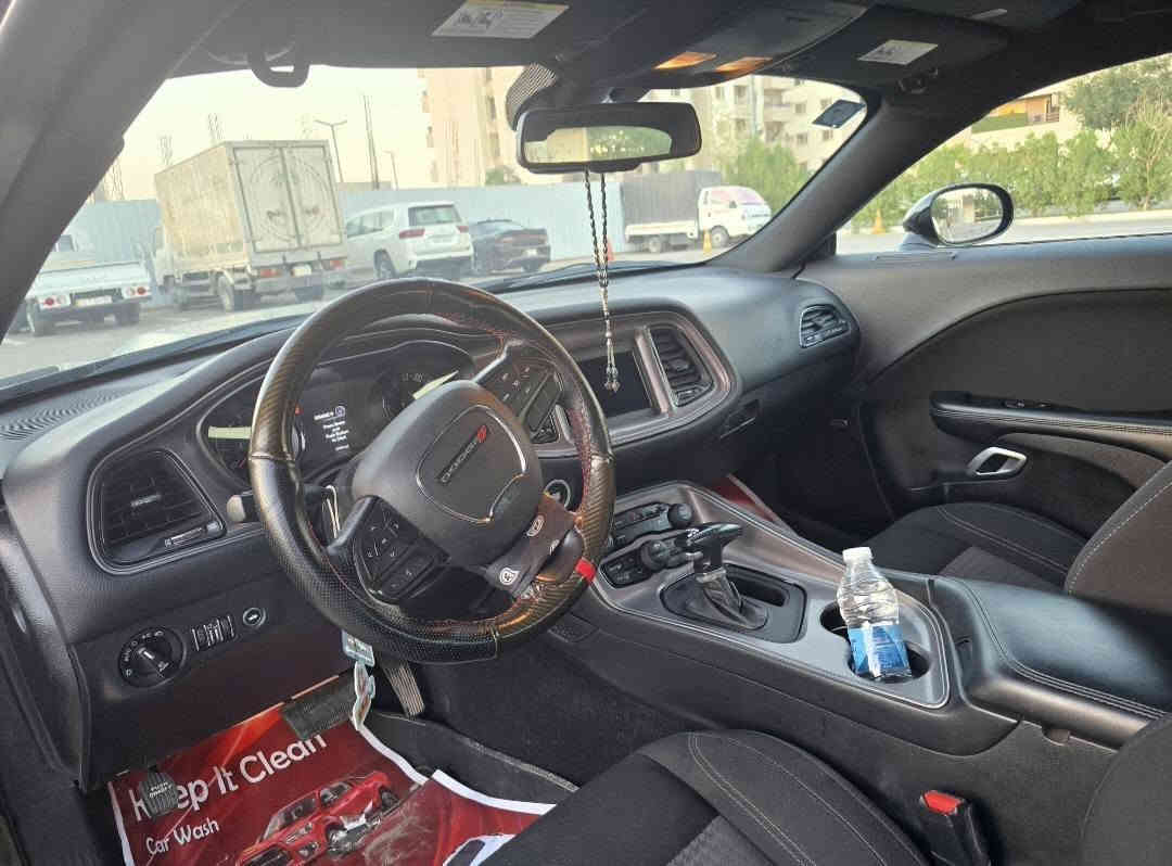 السلام عليكم شلونكم اخوان 
جالنجر 2023 لاست كال رقم بغداد مكينة ٦ ماشيه ١٧ ميل وابد ما شايفه البانزين العادي من طبت لهسه والسياره  بلادية بدون برمجة بدون اي تعيدلات على وضعها البلادي وكشرها حيل حيل نظيف وهاي كدامكم السياره وصور الحادث هم كدامكم 
مكاني بغداد وسعرها 215 وبيها مجال للشراي 
وأي تفاصيل ثانيه خابر وتأمر
***********
