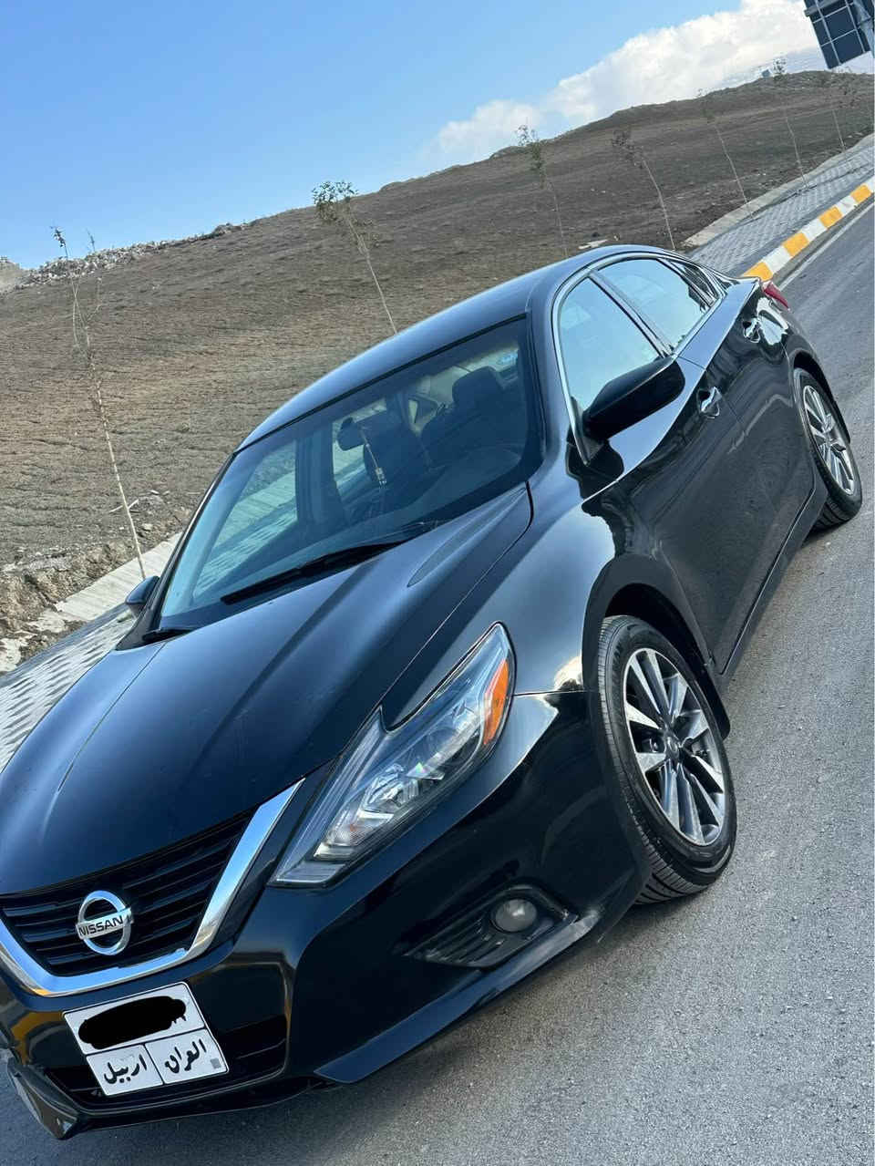 Nissan Altima 2017 sv 
ره نگي ره شي قتران 
١١٠ هه زار مايل روشتووه 
بي بوياغ 
٣ساردي هه يه 
بدنه و ليدراني نيه 
هنده ك ده نكه ته زره ي وردي هه يه 
سعري ١١٨$ كه ميك مجال 
*********** أربيل, العراق
