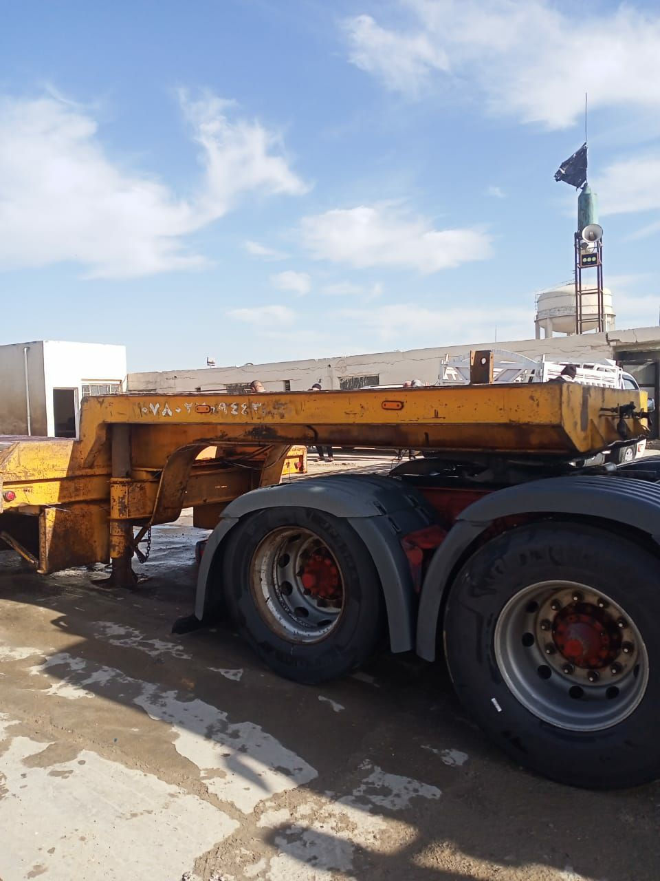 سلام عليكم عربه لودر المانيه طول صطح صافي ٨متر مع نزله ٩وربع ركبه ٣متر عرض٣٣ رمبات هاي دروليك شغال رتفاع العربه متر تخم تاير٧٠ ع٢٢ونص مكفوله من لحيم ولفطر سعر125وبيه مجال الاستفسار على رقم***********
***********
