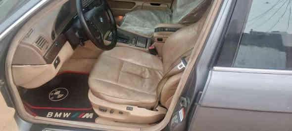 السلام عليكم مٍْْـٍْْ♡̷̴̬̩ـٍْْنٍْْ رخص الادمن بي ام دبيلو موديل ١٩٩٥ v12 للبيع مواصفات سيارة معروفه مصبوغه عام بدون حادث بسمي لسنه ٢٨مداور ثاني يوم  مكينه كير شرط سعر ٩٠ ورقه وبيه مجال ***********
