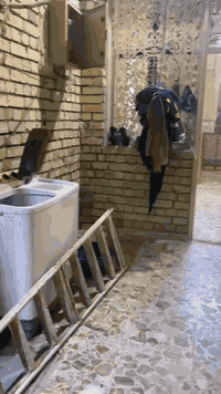 السلام عليكم بيت للبيع مساحه ١٠٠ متر العنوان سبع قصور المشروع قرب الصيطرةالسعر 50  وبي مجال بصيط بناء طابوك رفت عالي متر عل شارع الاتصال على هذا الرقم (***********)
