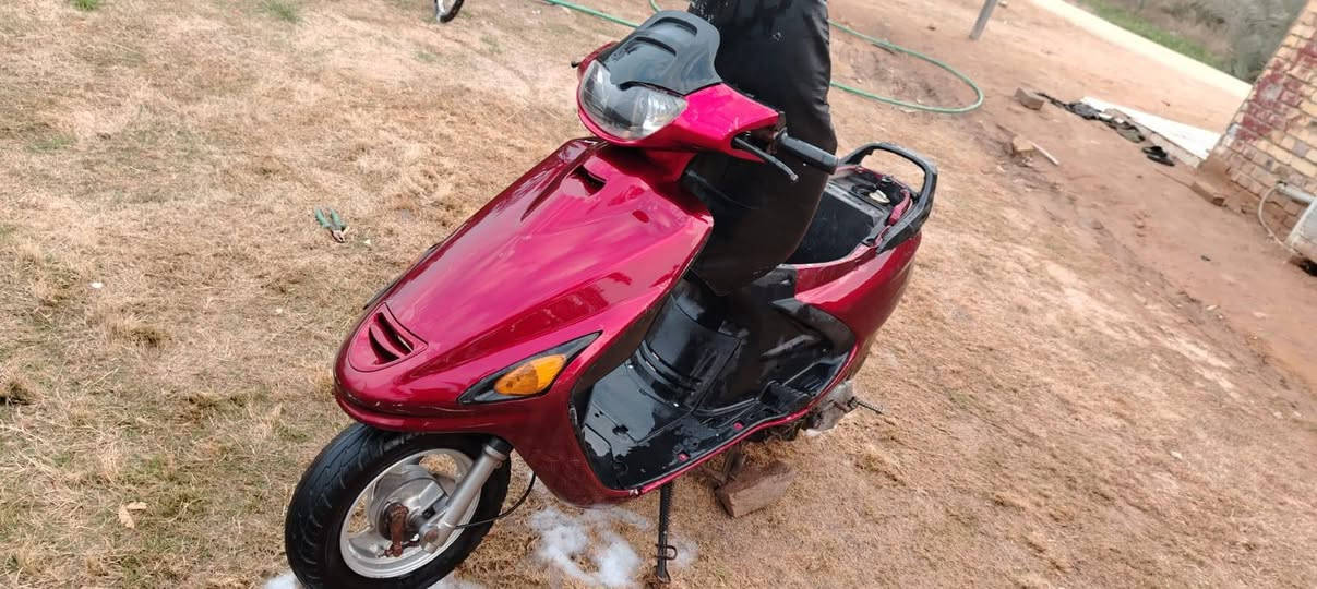 سلام عليكم دراجه البيع الدراجه ناعمه حلوه السعر 300وبيه مجال حك الجيه العلم الدراجه بيه بلاستيك ولف بس الصبح اول ما شغله أدخن وتكطع بسرعه مكاني نجف ناحيه العباسيه رقم الهاتف ***********
