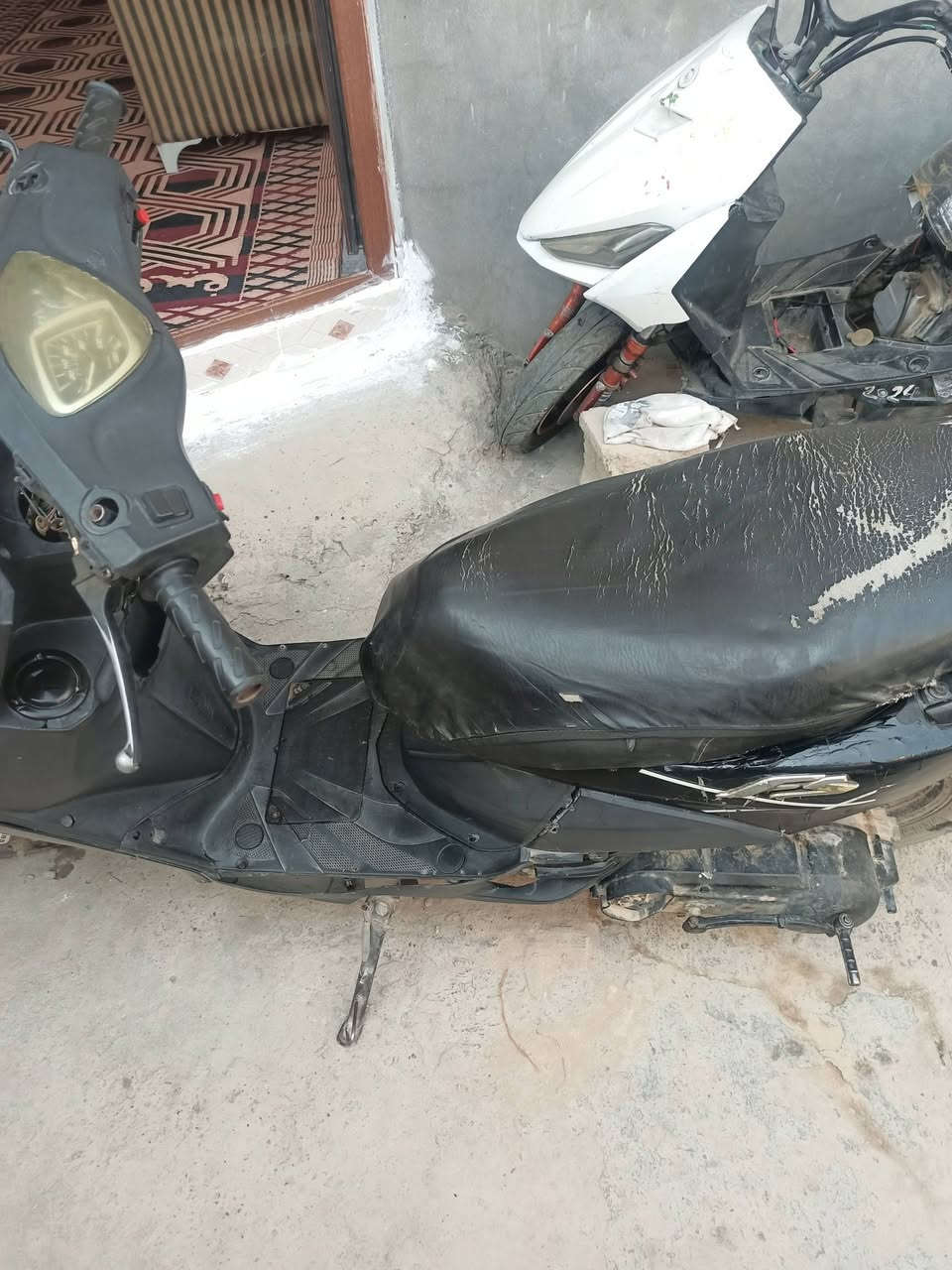السلام عليكم ورحمة الله وبركاته دراجة ماكس fs للبيع كهربائيات كلة شغال لايت عالي ناصي سلف  شغال كلشي شغال اي عطل ما بيها بس طلع دخان من الصالنص
نقص سيم سكليتر فقط لا غير متواجد خاص وعلى الرقم ***********
