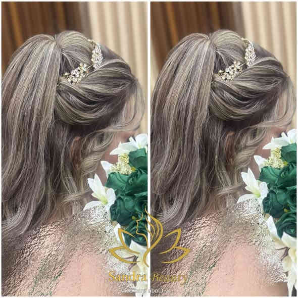 زبونتنا الحلوه 
اليوم طلعت احلى عروسة 😍♥️
مهنايه ان شاء الله
طلعت لعابه👰‍♀️🤩🤩🤩تسريحه ومكياج شغل كادر ساندرا بيوتي 😍

_________________
عنوان الجمال😍
#شعارنا_ضمان_النتائج✅

📍العنوان
الديوانيه / العروبه الاولى
 داخل فرع  مثلجات حسين 
صالون ساندرا بيوتي 
***********
***********
