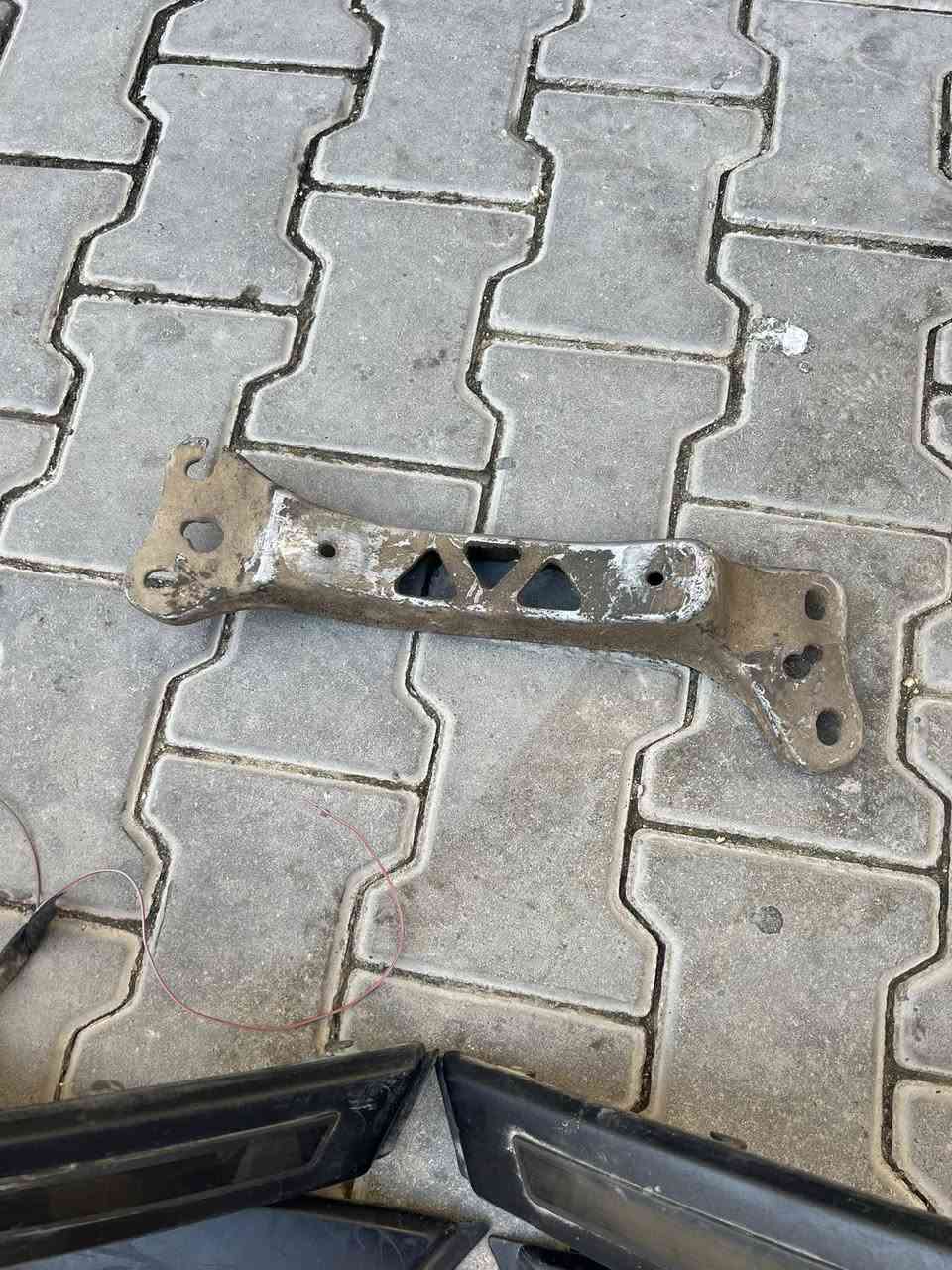 السلام عليكم غراض للبيع 
ترايش أصليات تخم كامل 
بكلايت 500 زوج نضاف 
شيال كاردن 500 اصلي شركة مايله بالجيس 
عقل E60 530
بورد تبريد E60
جوزات مال دهن E60
جسر مال كير عادي 6 نمر
مكاني بغداد الشعلة ‭0772 145 6038‬
