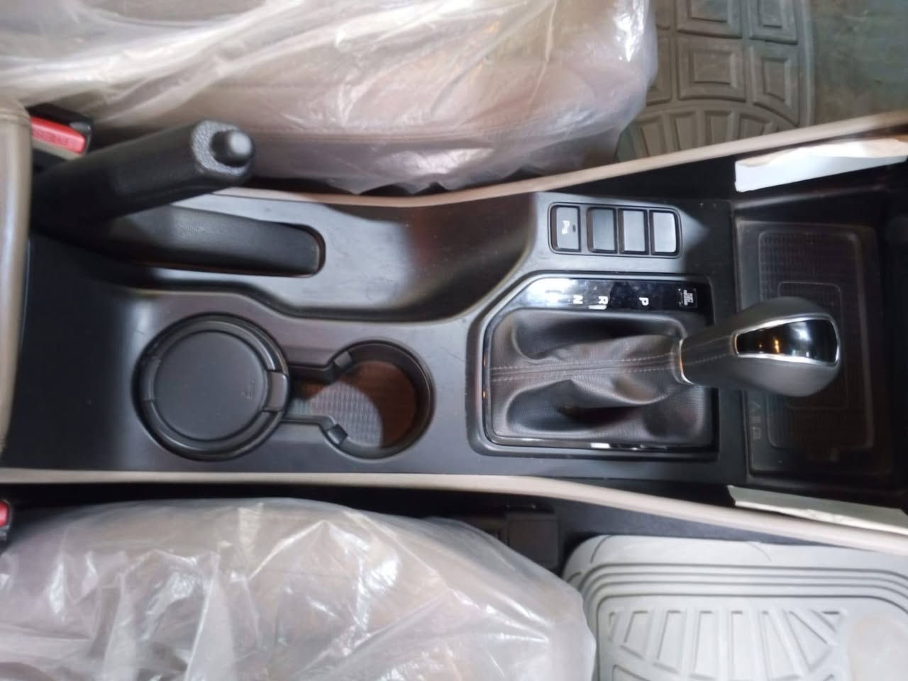 للبيع توكسان خليجي ٢٠٢٠ ع وضعية الشركة
رقم بغداد بأسمي 

مكفولة كفالة عامة سياره جديدة

🔹️مكينه 2000 دوش وكير ومكينه كفاله شركه

🔹️كشنات كهرباء دبل  حساسات امامي خلفي كامره خلفي 

🔹️كشنات مخمل 

🔹️ترحيب عند الاقتراب

🔹️شاحن واير لس 

🔹️لدات امامي

🔹️شاشه جبيره 

🔹️حساس امامي خلفي

🔹️لايت ٢ عدسة

🔹️مري شفط

🔹️يدات نيكل بصمه

🔹️تبريد قطعتين 

🔹️ماشية ٤٣الف حقيقي

مكاني بغداد

السعر 19 الف$ وبيه مجال 

***********
