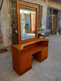 ميز تواليت مستعمل السعر 80 وبي مجال العنوان بغداد الكرخ تقاطع درويش ال...