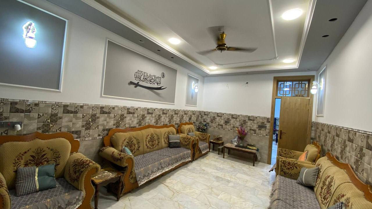 دار للبيع مساحة 150 متر طابو صرف بناء حديث 2024 
الارضيه مرمر وبورسلين 
خريطة جدا ممتازة يحتوي على ...

 • الطابق الأرضي استقبال + مطبخ + هول + غرفة كبيرة + مجمع صحي كبير + ممرات عدد 2 + صحيات خارجية

• الطابق الثاني 3 غرف نوم + هول + مجمع صحي 

* كهرباء + سبالت + كاميرات نضام بوري دفن 

• الموقع أبو غرق حي الحسين ثالث عقار عن التبليط 
شارع 12 متر 

للاتصال والاستفسار ***********
