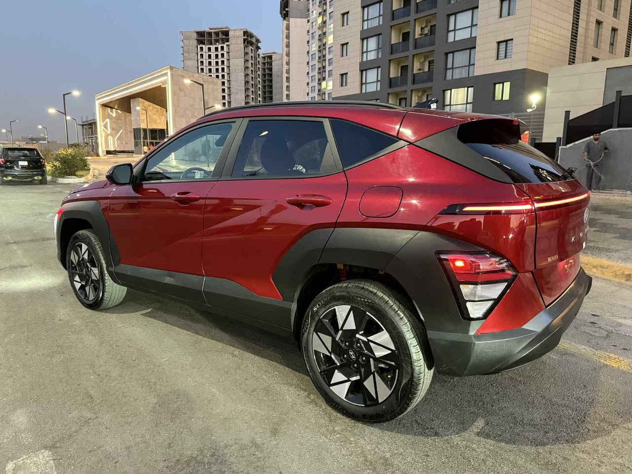 للبيع هيونداي كونا  2025 
وارد امريكي لون ماروني
بدون صبغ بارد فقط وتكحيل
المحرك (2000) DHOC المرغوب 
كير اوتماتيك طرح  شفتات بالستيرن 
تبريد بيانو ثلج امامي وخلفي + تدفئة
شاشة متصلة Apple carplay + Android  مع كامرة دواره
بصمة تشغيل وابواب وصندوك (تشغيل عن بعد)
كشن السائق كهرباء 
كشنات هيتر
رادار امامي وخلفي وجانبي 
نقطه عمياء 
دشبول ديجيتال
‏Mode Drive (sport/snaw/comfort)
هاندبريك كهرباء + Auto Hold
تراكشن + نزول منحدرات 
لايت امامي زينون وبك لايت خلفي LED 
ويل كب كروم 
ماشيه 7000 mil

الحادث / شفه البنيد بدون الصبغ حته الدعاميات ،الراديتر البلادي بمي الشركة وتبربد البلادي 
بدون رقم ( منفيس باسمي 
فول عدا الفتحه السعر 16200 و بيها مجال 
رقم صاحب السياره يوجد واتس اب ***********
