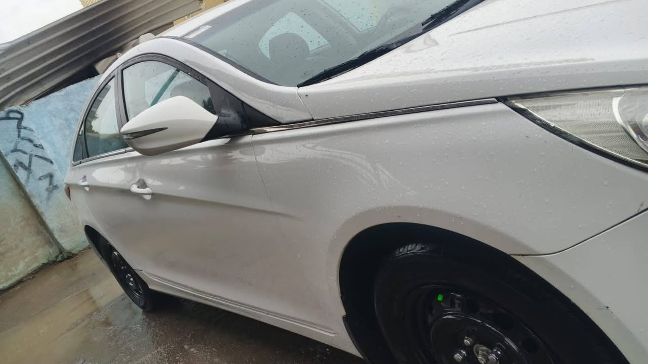 السلام عليكم سوناتا موديل 14 دخول جديد كرتون
سياره جاهزه ما بيها اي نقص 
محرك 24//غاز غاز غاز غاز/
بيها قصه جنطه
///ادوات ادوات ادوات ادوات///
السعر 50 ورقه وبيها مجال السياره جاهزه 
العنوان بغداد رقم الهاتف/***********
