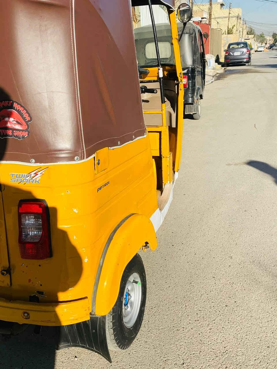 سلام عليكم تكتك 2020 رقم نكليزي وسنويه كشرهه كفاله ما عده ضربه بل غد موضح بل صوره والدوس بيهن خياس السعر 6500وبيهه مجال
مكاني بغداد شعب               اتصل ودلل ***********
