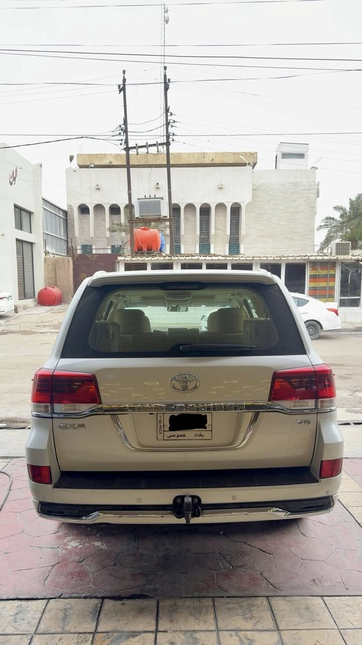 السلام عليكم 
السعر 460 ورقة 🔥 
لاندكروز 2018 بريم 🔥
رقم بغداد بأسمي 
سيارة جديدة كلش  
مواصفات 
كراسي ثنين كهرباء 
مري كهرباء 
فتحة سقف
شاشة الكبيرة 
دبل ماوس 
شاشة بلتنتة 
طفاية 
وبقية مواصفات معروفة
مكان سيارة بغداد 
السيارة بيها بابين مبدلات بلادي شرط لباقي كفالة ♥️
للاستفسار:   ***********
