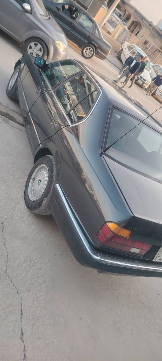 السلام عليكم للبيع

BMW 730i
موديل 1991

6 سلندر مفتوح

مكينه وكير جديد شرط

سعر 55 بيها مجال 

 استفسار. ***********
