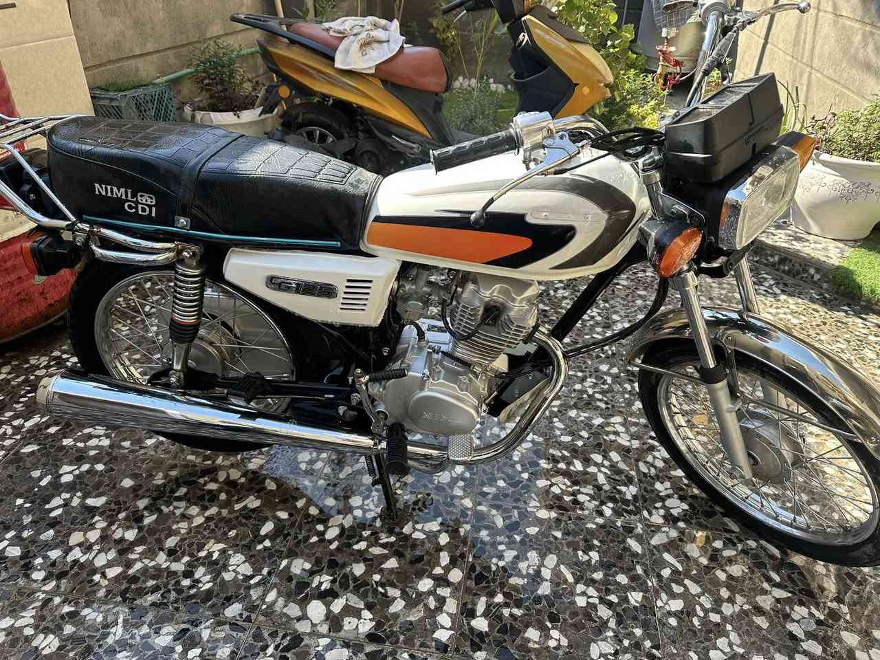 دراجه  كلك نامه امتياز موديل 25 مكفوله من السرقه ومن كلشي كلشي شغال بيها انكر هندر وروح نضافه100‎%‎ شوفت عينك بلصوره مكاني كربلاء فلكه الثوره السعر 450 ومجال قليل كلش الرقم ***********
