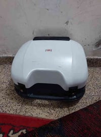 سلام وعليكم صندوق دراجة ياباني هوندا ابيض لون شذري  صندوق استندر جديد ...