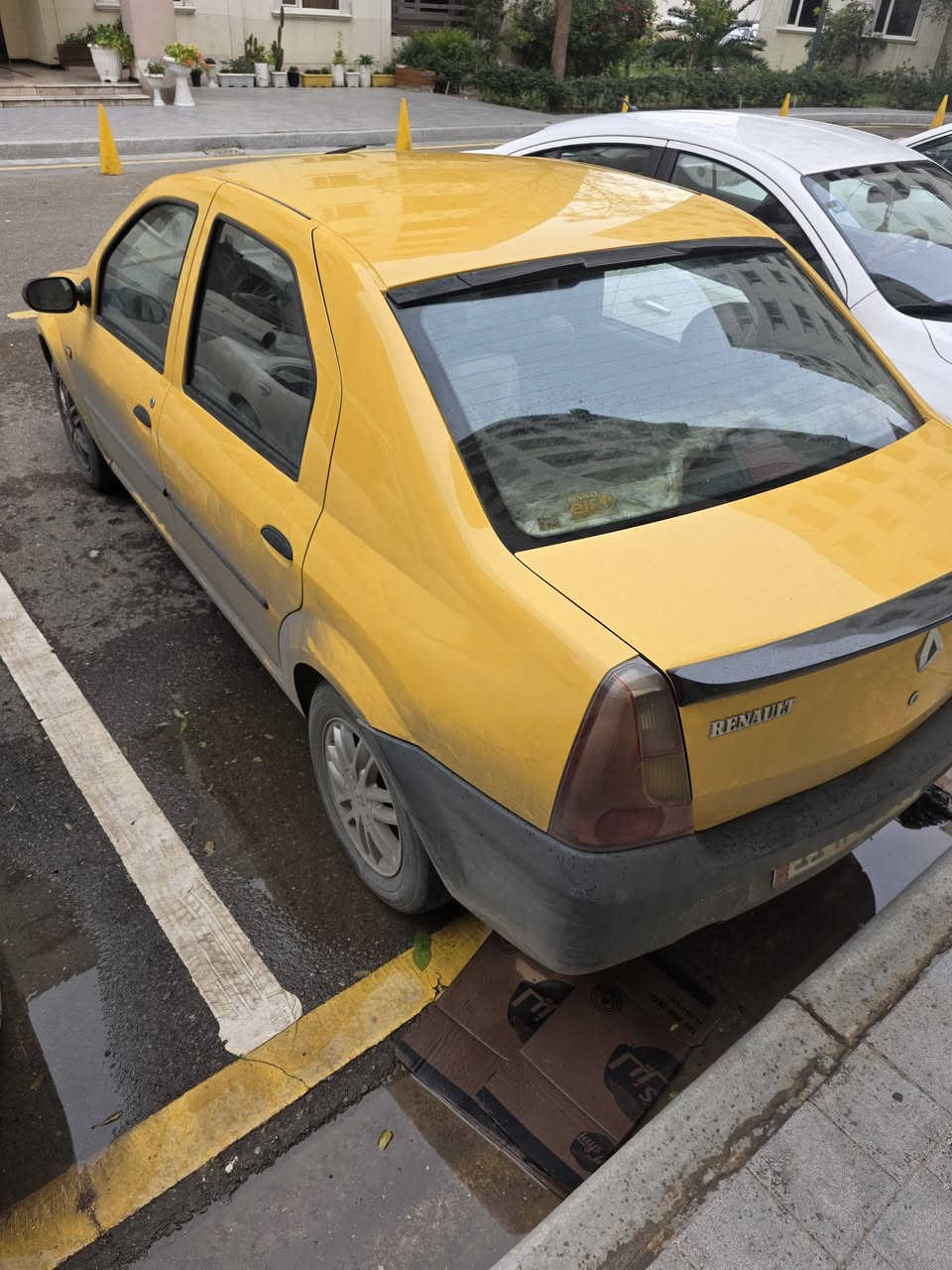 السلام عليكم 
رينو لوكان 2017 للبيع 
السيارة نضيفة وحلوة سنتر لك جام كهرباء رقم انكليزي بااسمي بغداد مكان السيارة بغداد السعر 68 وبيهة مجال ***********
