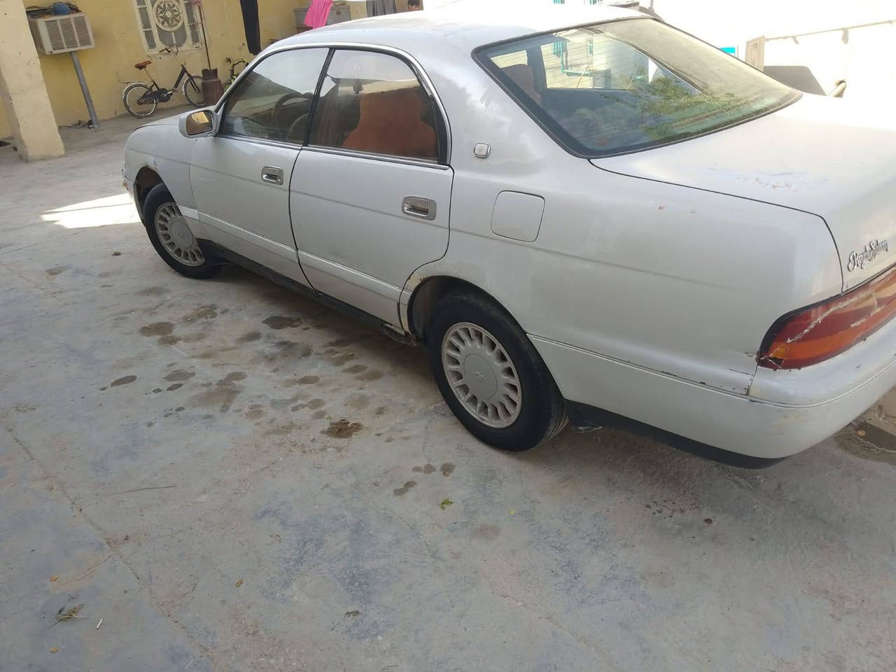 سلام عليكم 
بطه موديل 2000 كير مكينه كفاله 
سياره حلوه رقم انكليزي بسمي تحويل ثاني يوم 
سعر 36 بيه مجال كلش قليل 
*********** اتصل وتدلل
