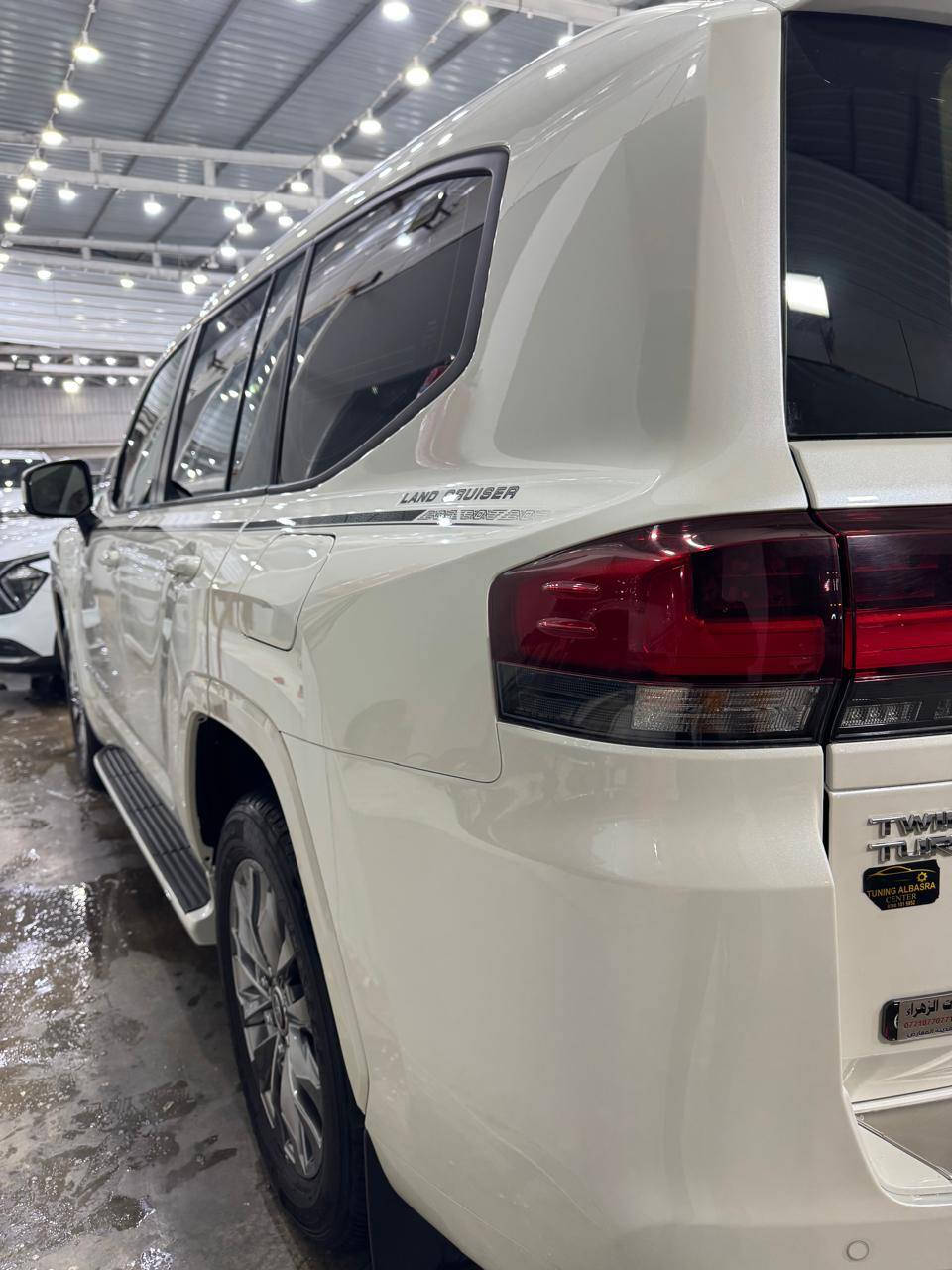 تويوتا لاندكروز 2024 كفاله عامه حتا الزلغ. ماشيه ١٣ الف. فول مواصفات ١ع١. مكينه توين تيربو.  للبيع او مراوس الشراي يتصل ويدلل *********** واتساب او شريحه البصرة, العراق
