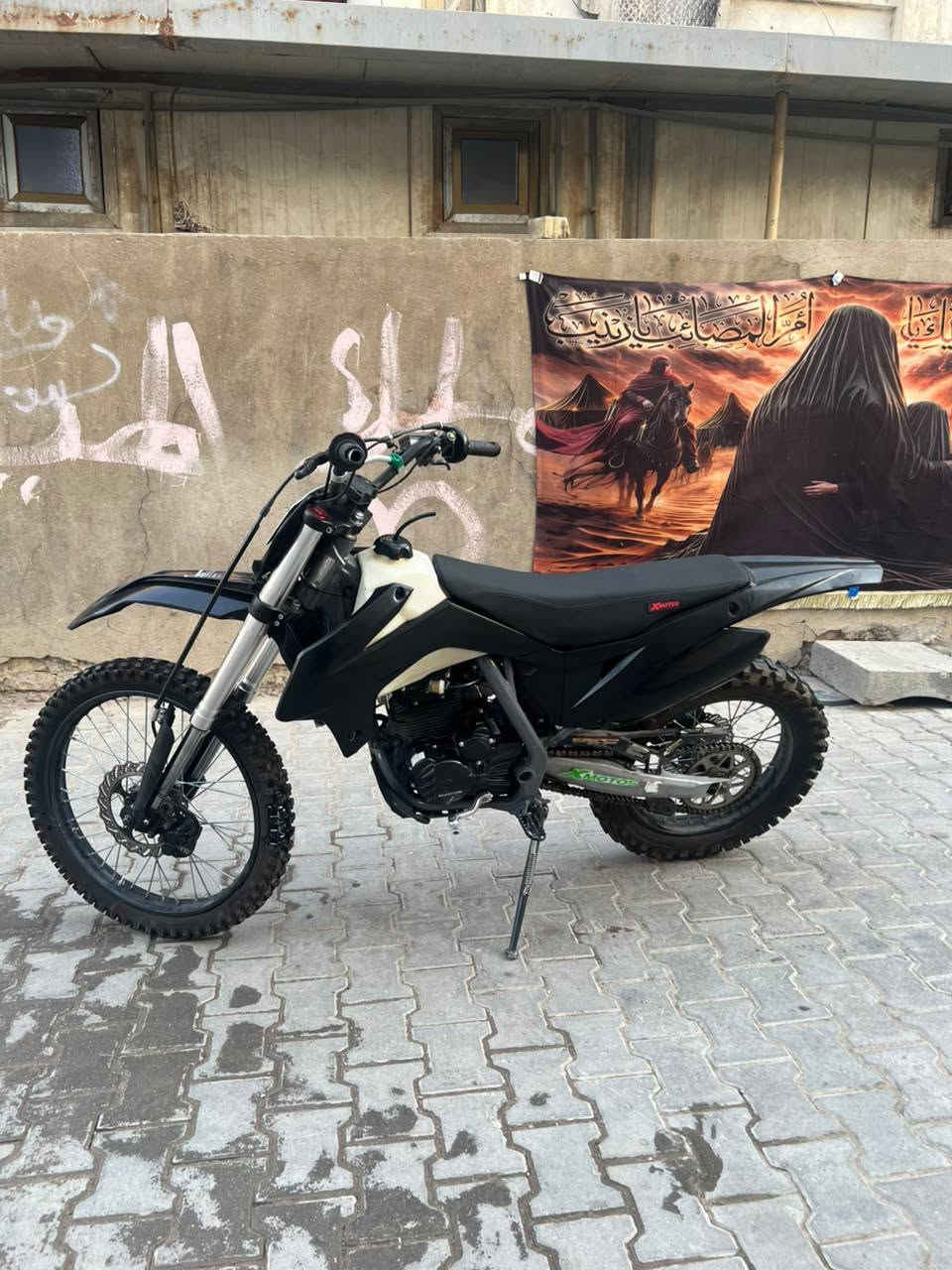 سلام عليكم
دراجة xmotos 300cc 

دراجة رقم وسنوية اربيل 

دراجة بيها نقوصات بسيطة يعني وشومات وشوي تعديلات

السعر:  1800 وبيها مجال للطيبين

رقم الاتصال:  ***********
عنواني:  بغداد الجديده شارع المسبح
