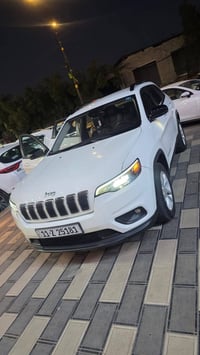 جيب بزون موديل 22 فول مكينه ٦ سلندر  تبريد قطعتين جنطه كهرباء كشنات تد...