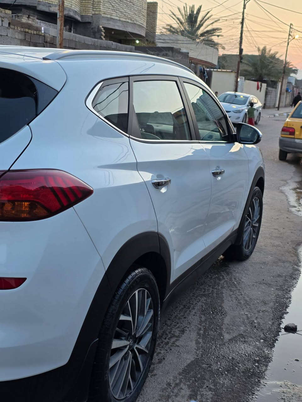 السلام عليكم 

توسان 2020 خليجي كوري شركة كاصد 
السيارة كفاله عامه بدون صبغ او تعديل جديدة حيل وأحلى من الصور 

المواصفات 
ماشية ٨١
شاشة 
كامرا 
بصمه 
شاحن وايرليس 
تحكمات ستيرن 
مثبت سرعة 
لايت عدسات 
تبريد قطعتين 

وباقي مواصفات التوسان المعروفه رقم انجليزي جديد بأسمي 

مكان السياره / بغداد 
السعر / 220$ ومجال 

للاتصال 
***********
