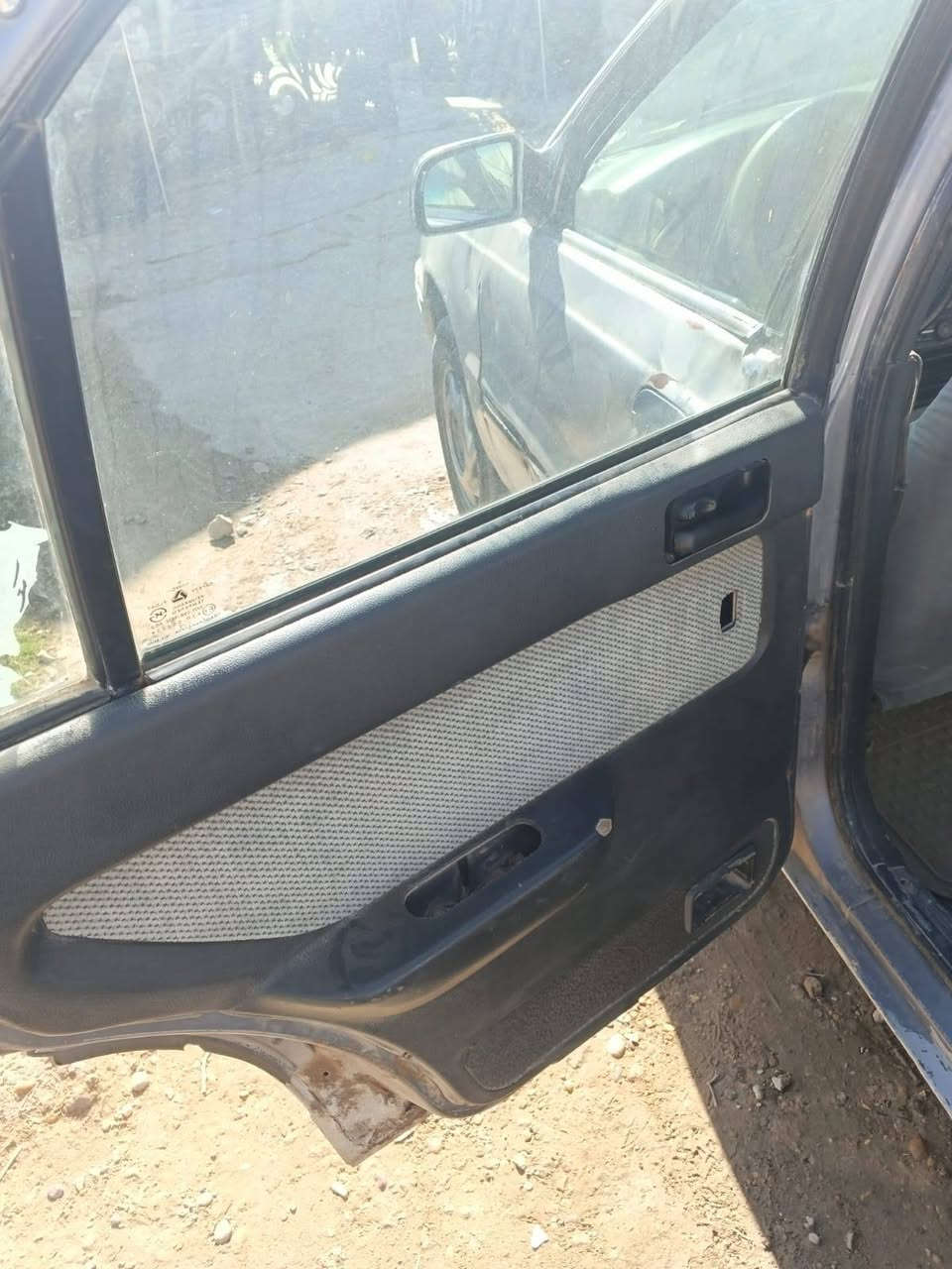 السلام عليكم اخوان السياره للبيع السعر ١٥قفل السياره تشتغل وتمشي كلشي مابيها اكوصوت بل محرك ابيع كايمه شلع بعتبار بدون محرك العنوان الفلوجه الصقلاويه الناحيه ***********
