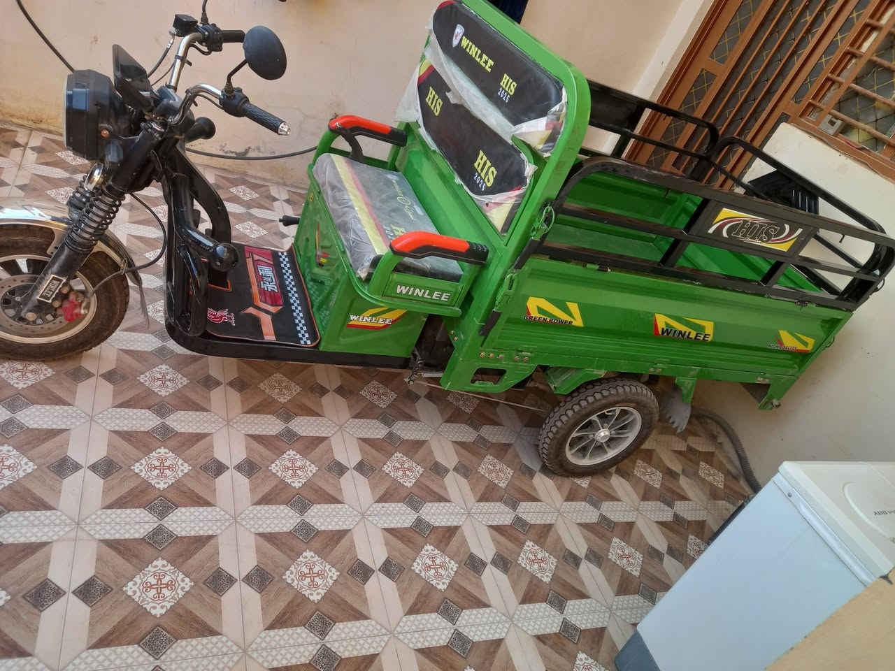 السلام عليكم اخوان ستوته شحن للبيع بعدها ابلاديه رايديه ب مليون و300 للاستفسار ***********
