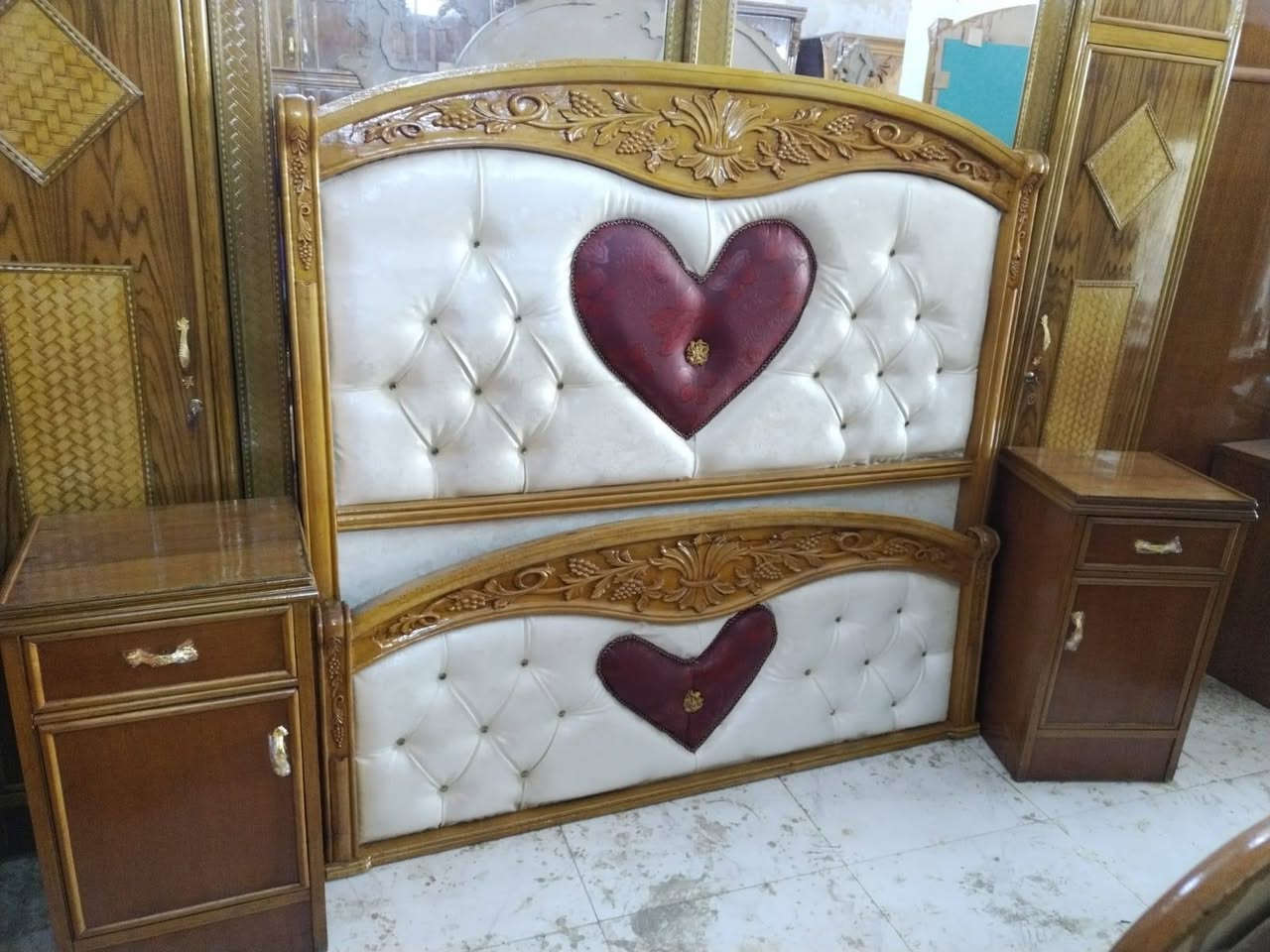 غرفه 6 باب ملحق صاج داخل وخارج ضهر جرجوبه شغل درجه اولى بدون زاويه مستعمل موديل نقش زان مصرى سلايت بغداد الأمين الثانية ***********
