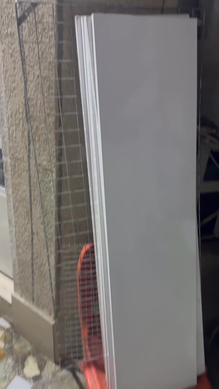 السلام عليكم للبيع غراض محلات مستخدمه شي قليل اخو الجديد ***********
