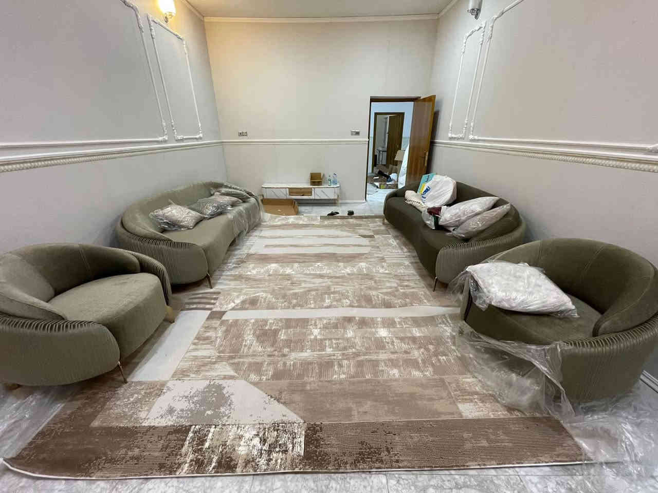 السلام عليكم عندي هذا طخم اخذته من مزاج سنتر عارضته للبيع مكاني داخل ميسان للشراي ***********
