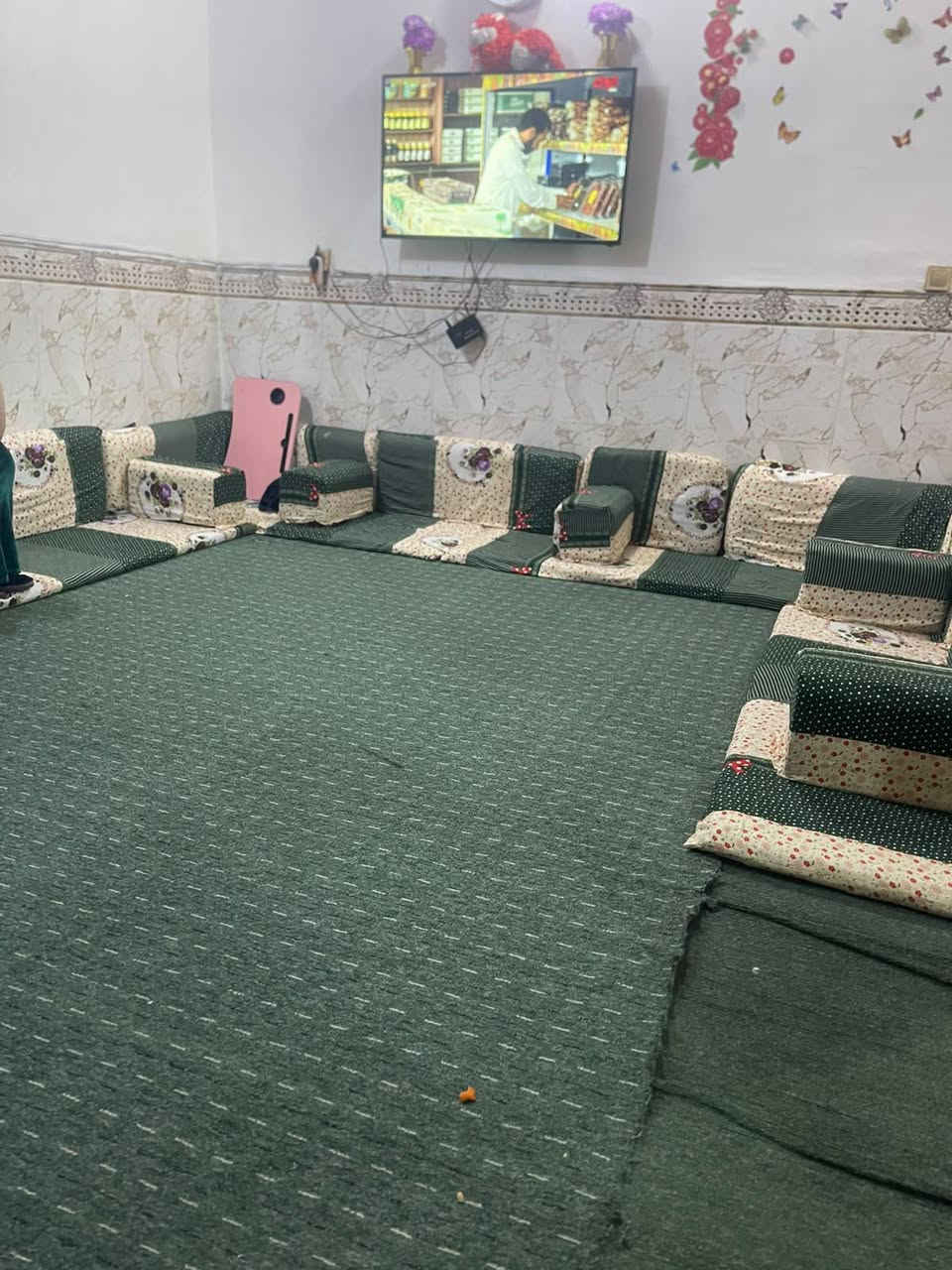 (((يعلن مكتب بركات الزهراء))) 

#بيت مساحه 100سعر💵32💵وبيه مجال 
  م #طابو_زراعي  سند ٢٥
نجف مقابل ملحق قريه لغدير  مباشر مباشر 🤑   

غرفه // مطبخ// صاله// استقبال// صحيات خارج وداخل 

كراج

بناء ممتاز// اساس وسقف صب 
طابوق 🧱 

كل البيت #سقوف_ثانويه

كل الخدمات موجوده 
مدارس 🏫 سوق #تبليط 

مقابل  قرية الغدير #مكتب_بركات _الزاهراء عامود 314بلضبط ***********عنوان نجف
