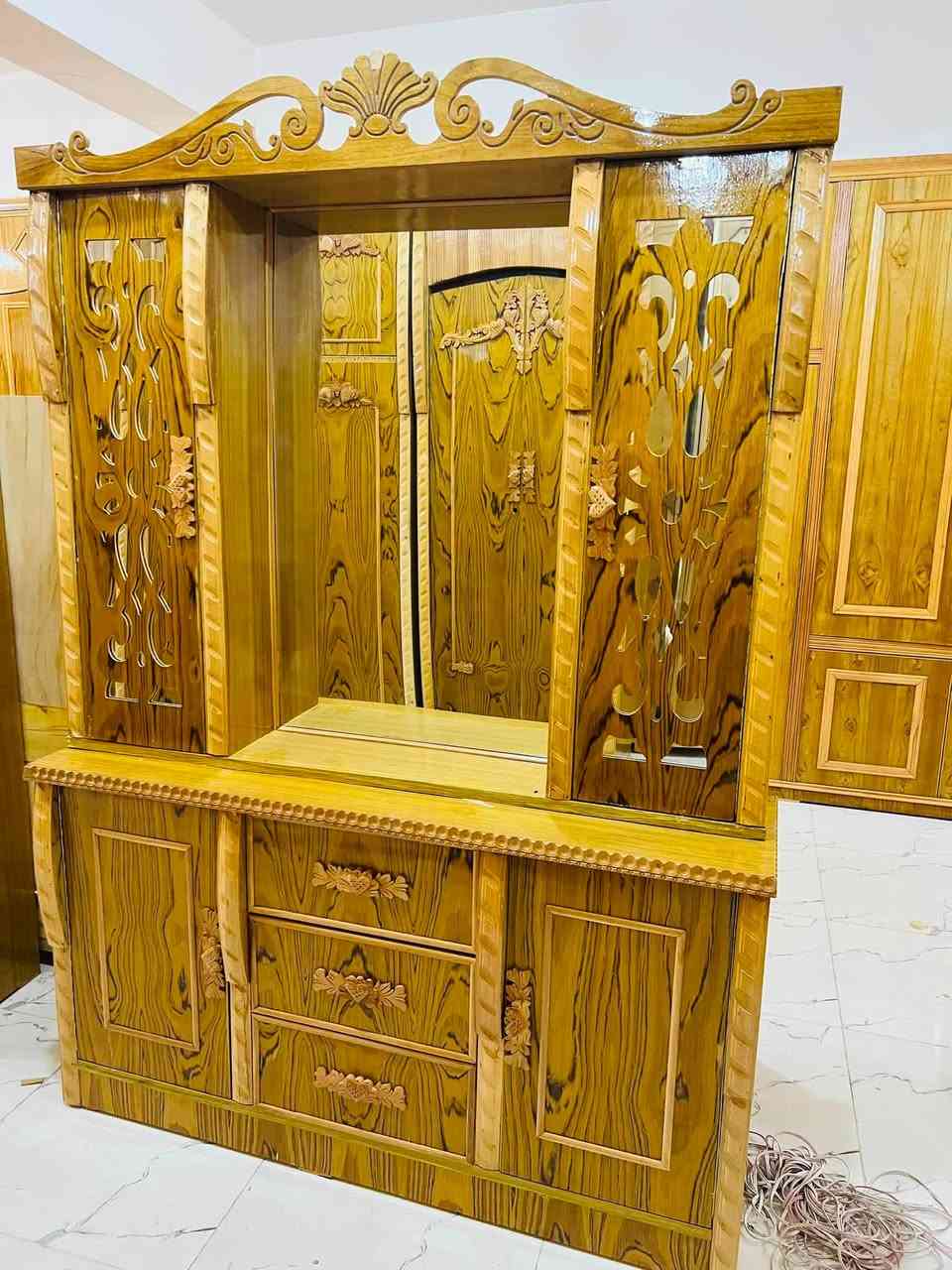 معرض الميار.  لأثاث المنزلي 

العنوان القيارة قرية اجحله

وصلتنه غرف فصالات جديده وحديثه. 
مع عروضات خاصه.    

عندي غرفه ٨٠٠وصاعد.  راسلونه 
*********** 

والقسط عل بطاقه الرافدين بدون مقدمه يبدي القسط. 
٧٥ الف وصاعد 

و حياكم الله متابعينه
