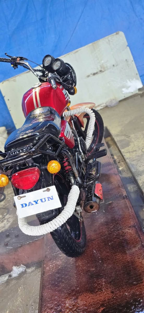 السلام عليكم شباب دراجه دايون موديل 2022 دراجه كفاله عامه كفاله عامه من كلشي وكلشي بيه يشتغل كهربائيات بأكمله 
 سلف ما سلف كله شغال دراجه برغي مامفتوح بيه صوت وشلعه ورزانه فووول يعني بين قوسين دراجه كامله مكمله ومفوله دراجه اوراق الاصليه سعره مليون و٣٥٠ وبيه مجال لليشتري بيه خير ويدلل مكاني كربلاء فريحه ***********
