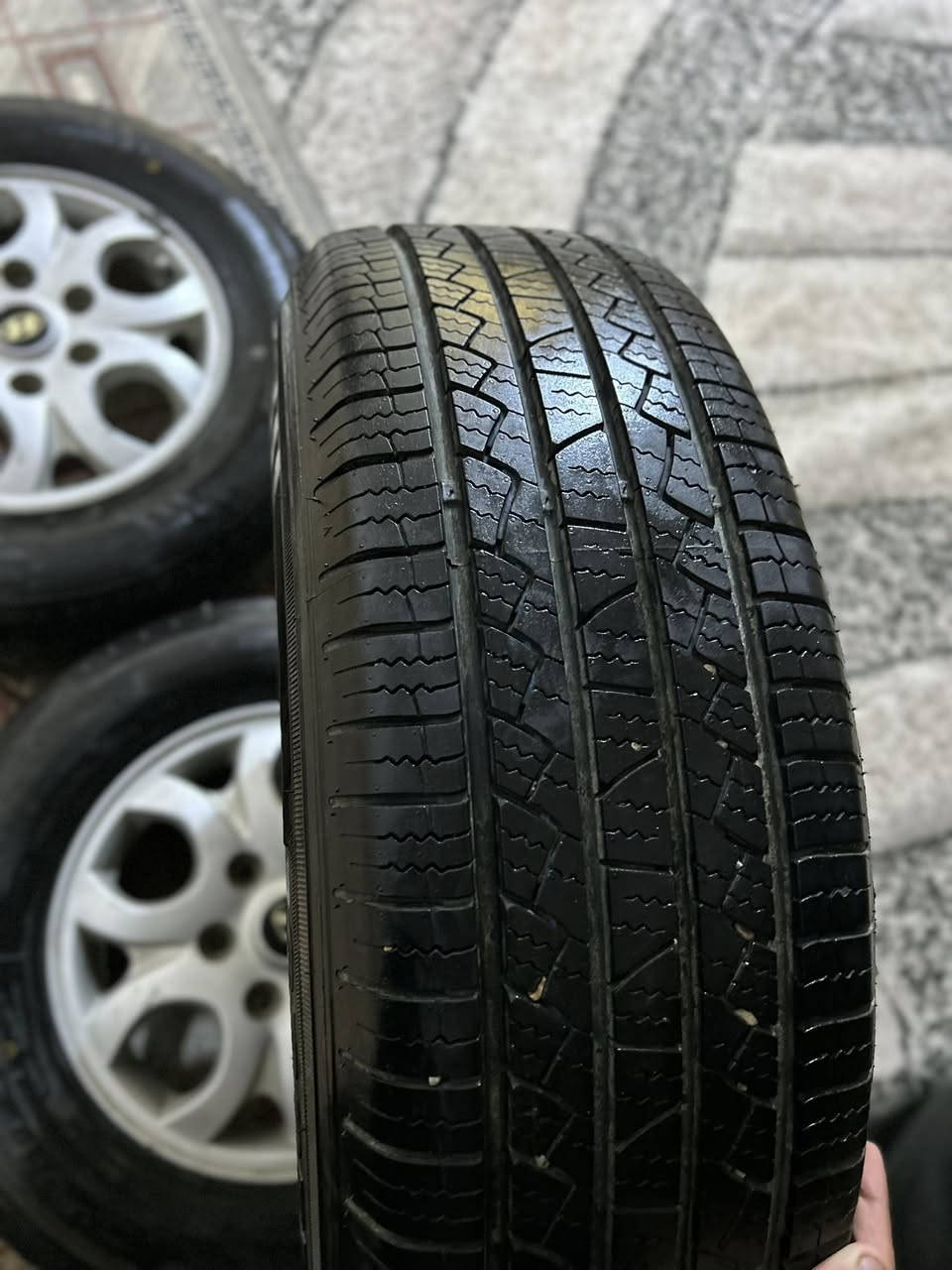 السلام عليكم. مكلف بالنشر للبيع ويل 16 مع التايرات سياره ستاركس التاير صــآر اسبوع من شديته المكان الناصرية قضاء النصر الاستفسار على 
الرقم***********
