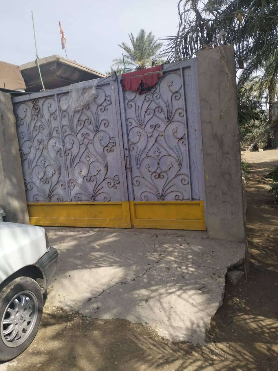 بيت للبيع طابق واحد بناء حديث 
مساحه 250 م
يتكون من  استقبال +صاله+ منور +مطبخ + غرف عدد 2 +مجمع صحيات خارجيه و داخليه  
مع مساحة حديقة امامة وفضلة جانبية   
كافه الخدمات متوفره 
يبعد عن الامام الحسين ع  (10) دقايق
على طريق الزوار
يصلح حسينيه يصلح سكن
#العنوان كربلاء مقابيل المعهد التقني 

قرب مشروع العتبة وقرب مدارس بنين وبنات لكافة المراحل 
مشروع ماء ارو للعتبة مجاني 
اسواق بكافة انواعها وبقالة 
عمود 336

  واتساب او اتصال
 ***********
