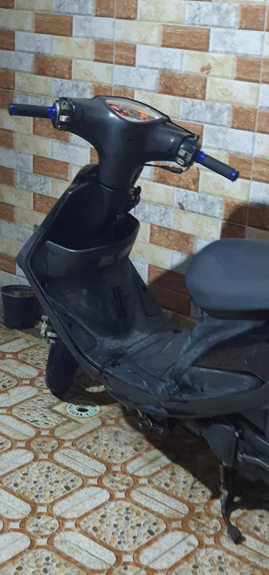 السلام عليكم حبايب دراجه ماكس عدله دراجه شوفت عينك نضيفه ما نقصه اي شي نقصه بس لايت امامي بس دراجه كفاله كلشي بيه شغال سلف هندر كهربائياتة شغاله مكاني بابل المسيب موجود بل خاص و موجود على رقمي *********** سعر 500 و بيه مجال لطيبين
