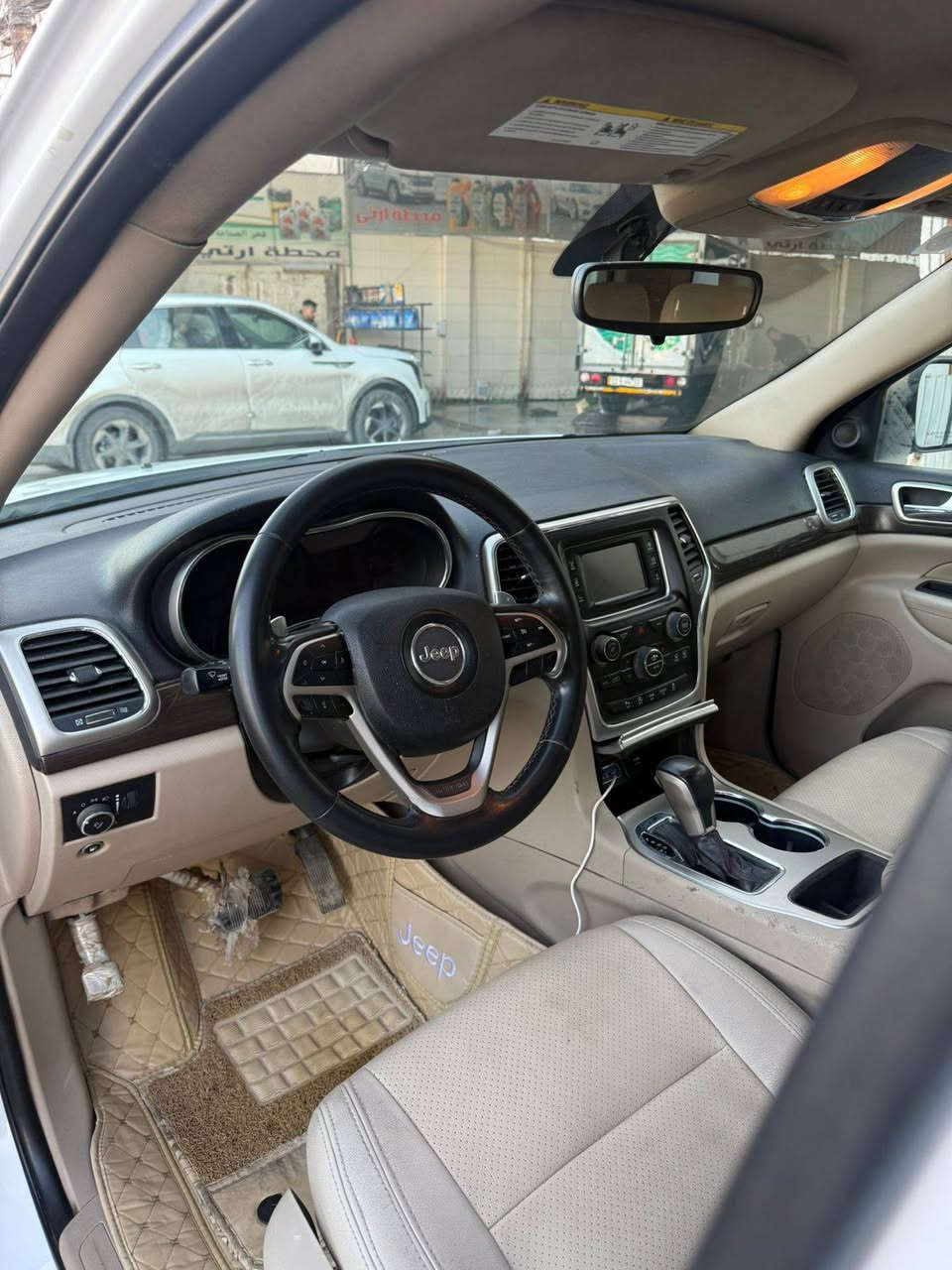 السلام عليكم
جيب لاريدو 2017 خليجيه رقم انبار
هزه وسنويه وارقام جدد باسمي 
مواصفات نص فول 
مكينه 3600 بدون دوانز 
ادامه كاملة مسويله بدون سيرفس
كير ومكينه وصدر وتبريد مكفولات  
تخم تاير جديد 
حادث السيارة خلفي جاملغات خلفيه وشويه بلقماره من وره ضربه صايره من فوك  
بجم بلادي لغود شواصي وحوض وتكم بيبان ودواخل كله بلاديه 
ابيع صبغ عام 
مكانه بغداد سيديه 
السعر 155 
***********
