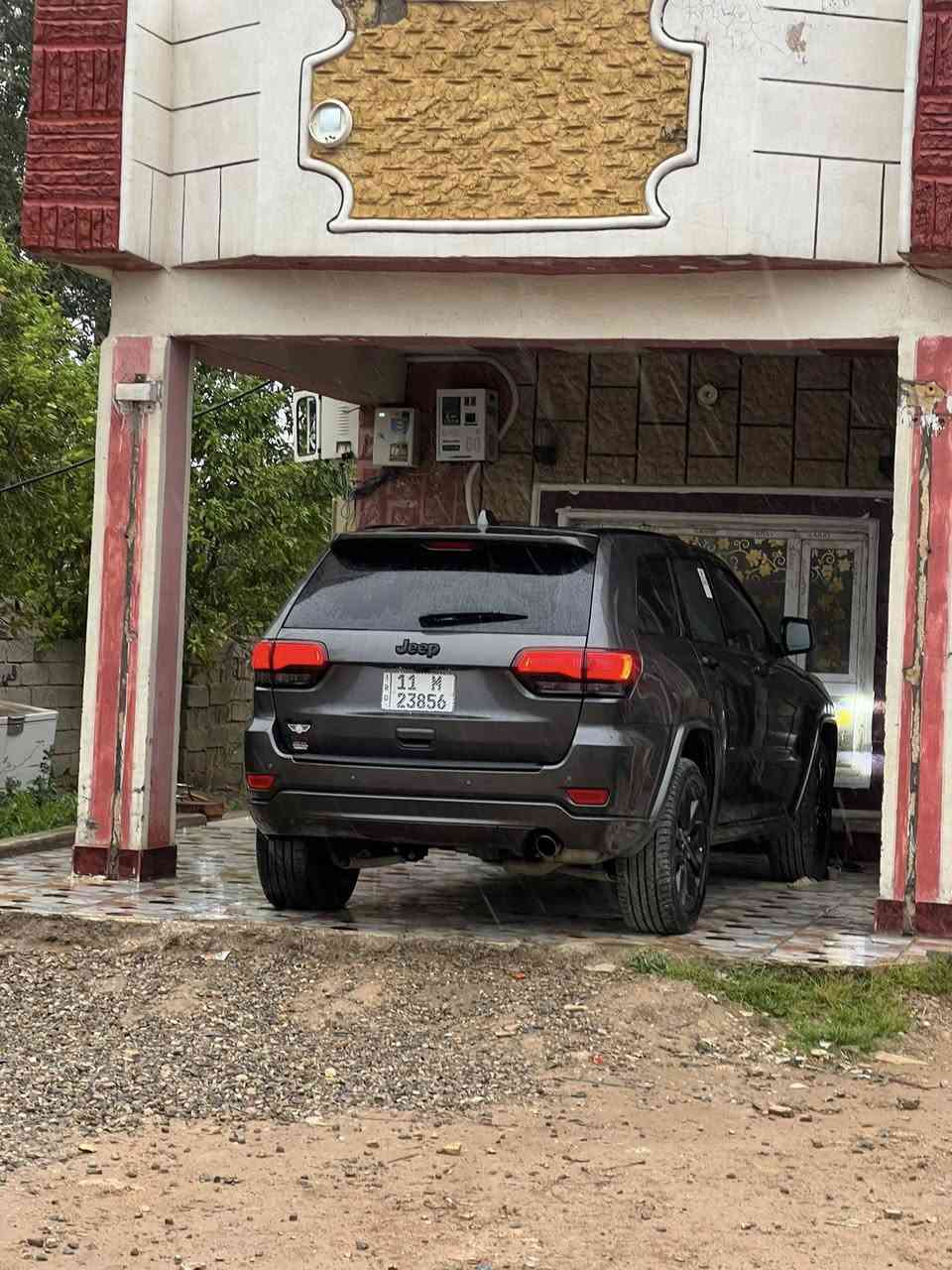 السلام عليكم سيارة جيب للبيع 2017 كشن كهربائي تتفاء وتبريد شاش جبير صندوك كهربائي سيارة حلوة ونضيف رقم هو موصفات الجيب معروف رقم بغداد مكان ديالى رقم الهاتف ***********
