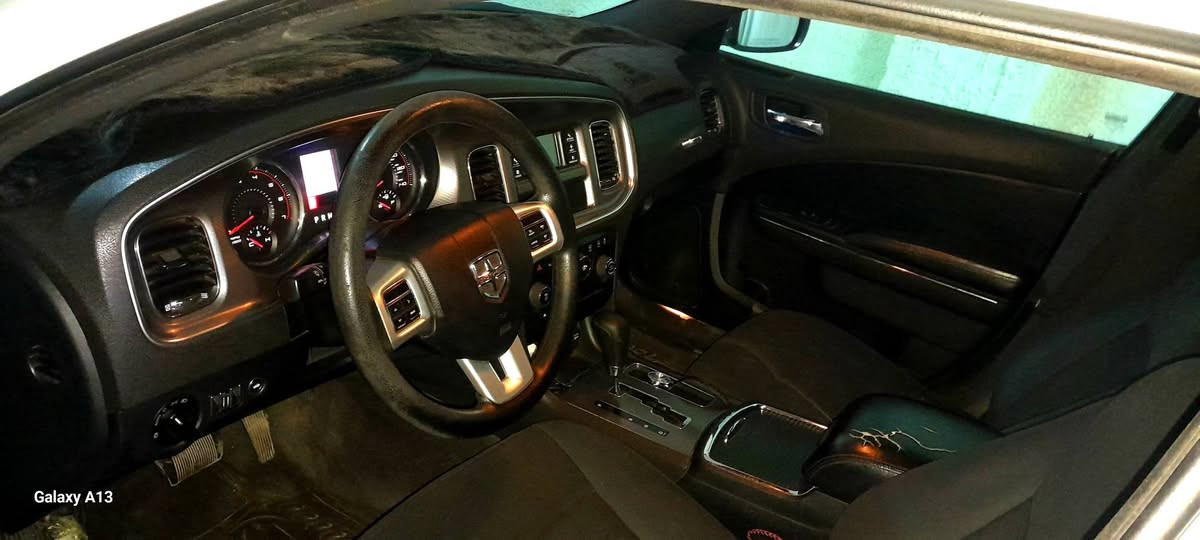 سياره جارجر 2011 لون ابيض مكينه 3600
ماشيه ١١٤ ميل السياره بعدها على وضع الشركه بيها جاملغ  امامي صبغ وربع باب خلفي بدون دوخل 
السعر ١٥٥ وبيها مجال شي قليل 

مكان السياره موصل
***********
