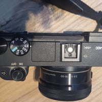 للبيع sony a6400 استخدام منزلي قليل جداً وتاركيها نضافة 100‎%‎ 0771895...