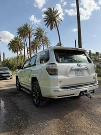 للبيع فور رنرر 2019 رقم بغداد بسمي. سياره ضرر بنيد راجع بارد وصار بيها...