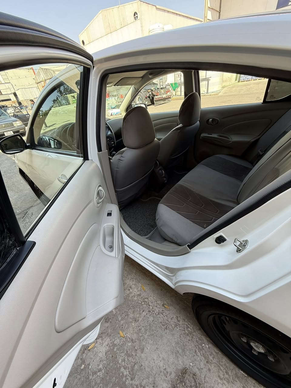 سلام عليكم
نيسان سني موديل 2025 مصري 
سيارة بيها لغد ايسر وجاملغ اسير وبند  صورة الحادث مرفقة والباقي كفالة عامة سيارة جاهزة من كلشي  كير محرك حدادة ماشية 43.000 الف كيلو متر .بأسم شركة جاهزة للتحويل او الوكالة 
العنوان :البصرة حي الحسين 
الهاتف :***********
السعر 110 وبيها مجال قليل
