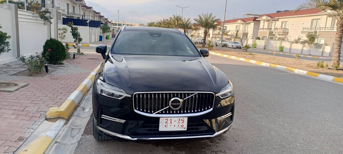 ڤولڤو  XC 60
موديل 2023
السياره مرقمه رقم أربيل 
السعر  230
ماشيه  13000 ميل 
فول فول مواصفات 
محرك 4 سلندر 20 توربو 
هايبرد  recharge plg - in hybird 
اوتو بارك  Auto park  
لايتات عدسه (دوران اللايت مع الاسترن)
5 كاميرات 
تطبيقات كامل ونظام معلومات 
 google 
Google map 
Apple car play 
Android
نظام صوت سماعات فاخره harman kardon ,bowers&wilkins 
يدعم apple car play مع اجهزه iphone
الباب الخلفي كهربائي يعمل بالركل (الرجل )
مساعد سائق (pilot assist) للحفاظ على  المسار والمسافه على الطرق السريعه 
مراقبه النقاط العمياء وتنبيه حركه المرور الخلفيه 
كشنات كهرباء كشنات هيتر
كشنات جلد لون مميز 
ومواصفات أخرى 
السياره بدون صبغ فقط تعديل بارد البونيت 
السياره كلها على البلاد 
رقم الشاصي مرفقه مع الصور 
السياره موجوده في كركوك 
***********
