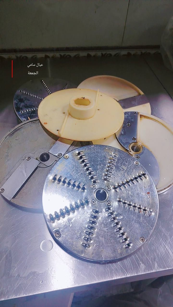 مكنيه أخضر البيع سعر ٧٠٠ بيه مجال بسيط تصل عل رقم *********** مكاني الدوره مستعمل شي بسيط#مطبخي #الدوره @إشارة
