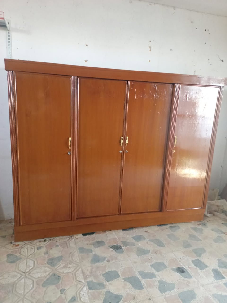 كنتور صاج ٤ ابواب نضيف جدا السعر ٢٠٠ وبي مجال لشراي العنوان رمادي الجزيرة الحامضيه قرب مدرسة الولاء ***********
