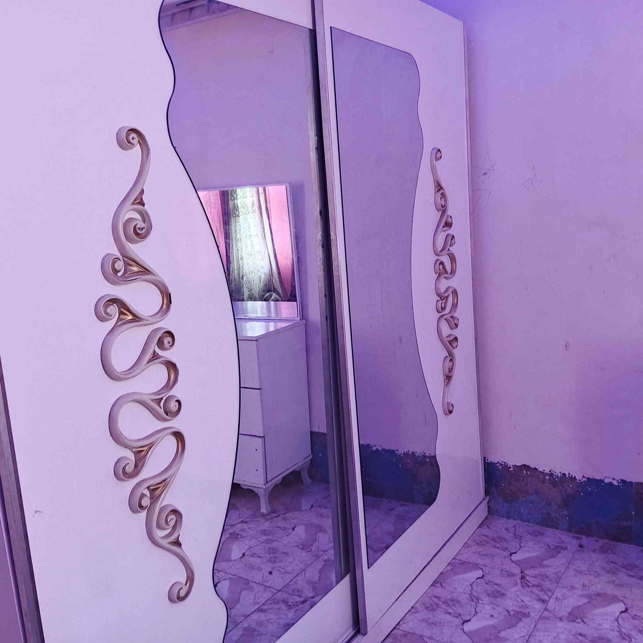 السلام عليكم عندي هذني الغرف البيضه سعره 200بيه مجال بسيط أو الجوزيه سعره 250قفل او الكيوبات السعر 200للأستفسار اكثر ***********

