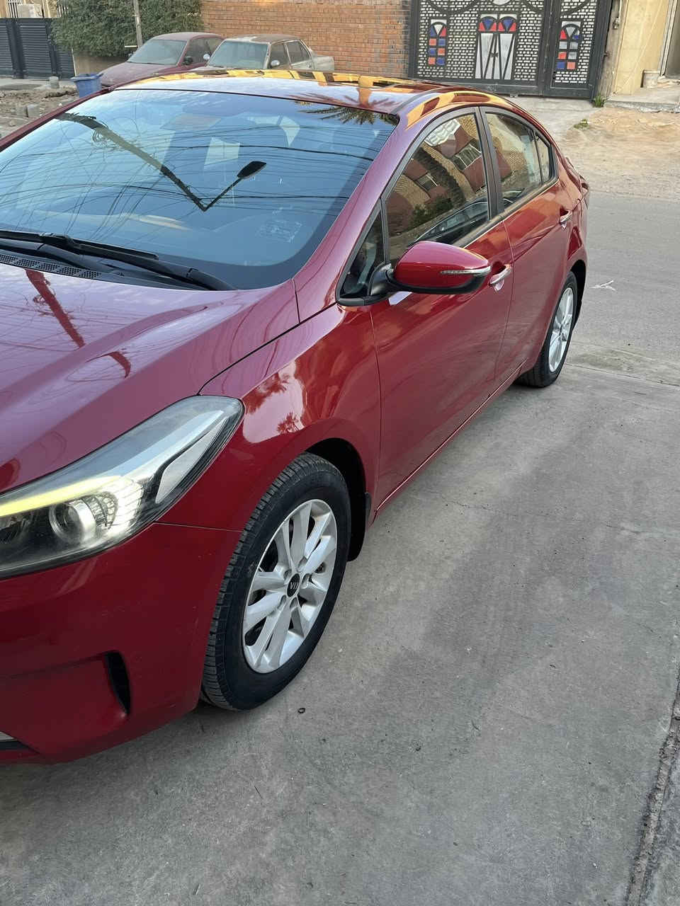 للبيع سيراتو خليجيه محرك 1600 موديل 2017 بيه صبغ فقط الصندوك السياره نضيفه جدا ماشيه 90 الف فتحه سقف لد امامي لدي خلفي مكان السياره المنصور السعره 130$الرقم ***********
