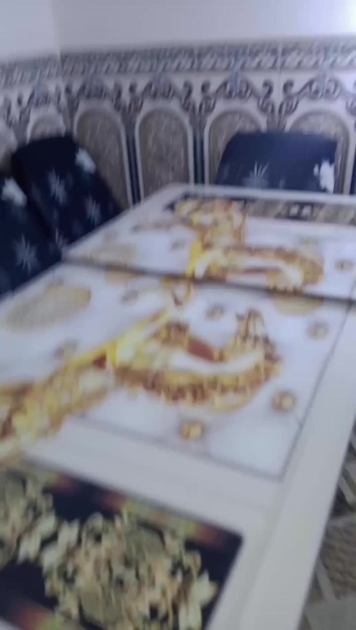 لبيع هيه و كراسيهه مكان سنيه حي الحسين ال يريد خلي يجي و يشوفهه
الرقم ***********
