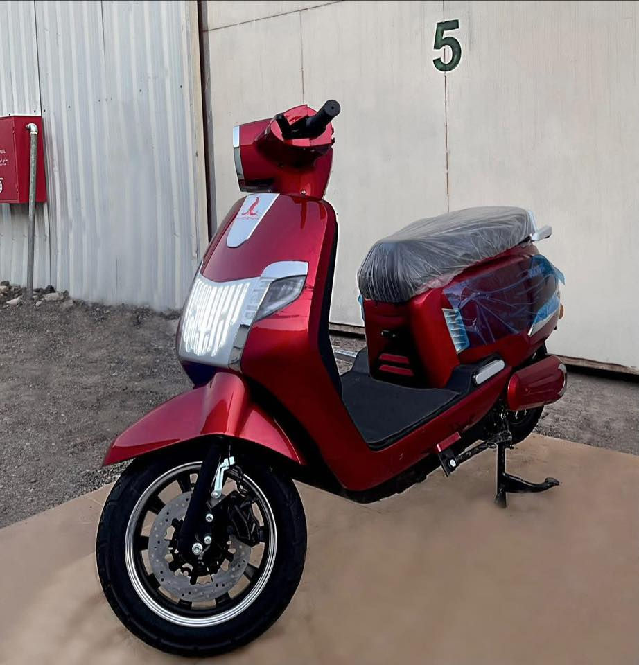 دراجات كهربائية للبيع بالجملة و المفرد
تتوفر دراجات كهربائية ذات جودة عالية للبيع بالجملة و المفرد من المستورد مباشر  اكثر من 14 موديل احجام مختلفة 

مواصفات الدراجة :

مجهزة بالكامل

السرعة القصوى : 70 كم / ساعة

المحرك : 2000 واط

وحدة التحكم : 45 أمبير

البطارية : 72 فولت 32 أمبير/ ساعة مسطرة

الإطارات : أمامية وخلفية 10-3.0

الفرامل : فرامل قرصية أمامية وخلفية

العجلة : عجلة فولاذية أمامية

مع منفذ يو اس بي

واقي للقضبان الأمامي

وضع القيادة العكسية

إنذار ضد السرقة

جهاز تحكم عن بعد

قفل للمقبض, مع زجاج أمامي

المكان بغداد مخازن الظلال 
للاستفسار  ***********
